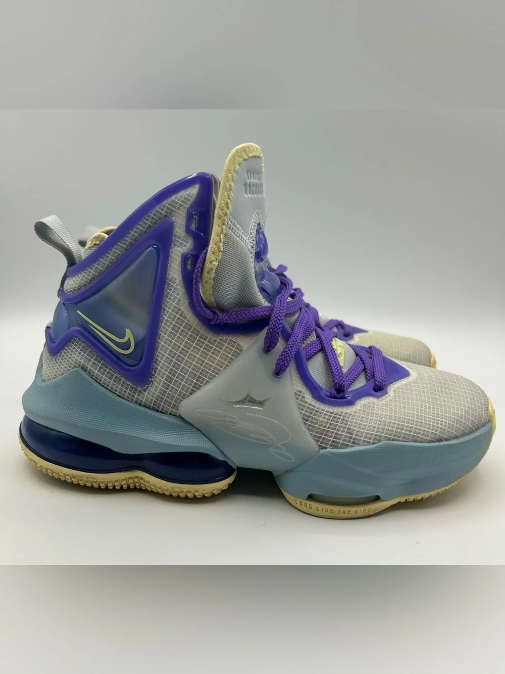Nike LeBron XIX (GS) Sneakers in Tint-Worn Blue & Citron